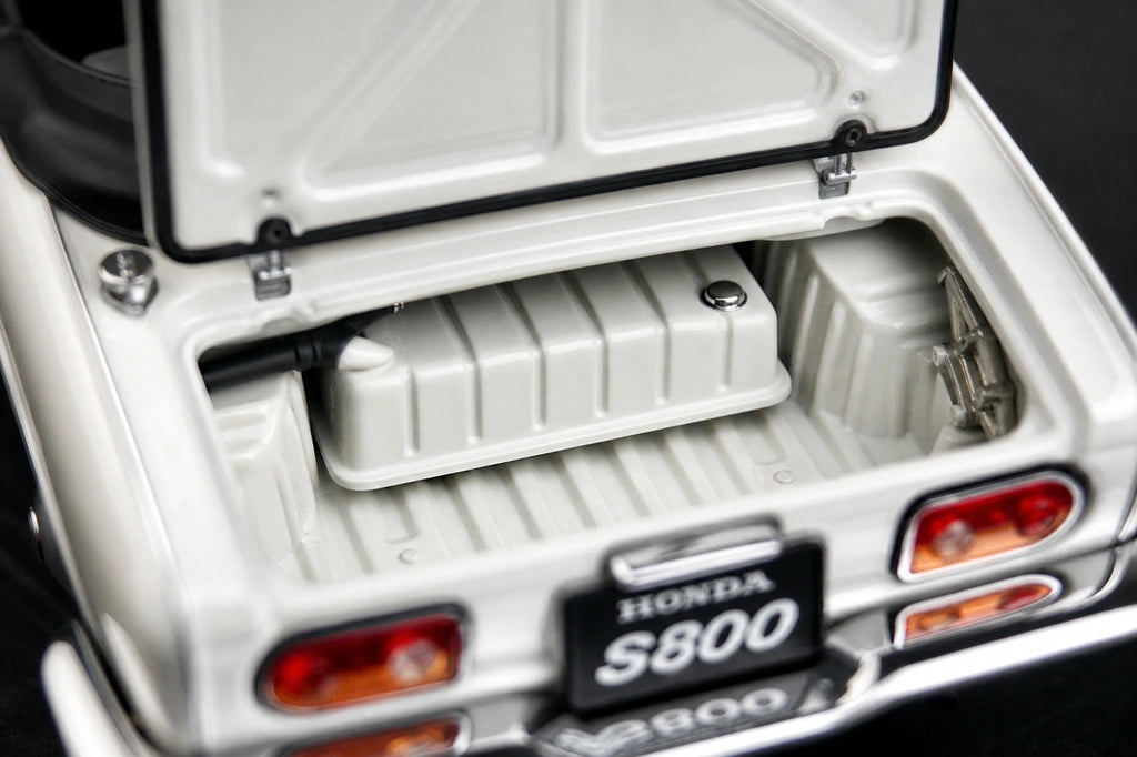 AutoArt Honda 1966 S800 White 1:18 – Collectible Diecast Model Die-Cast