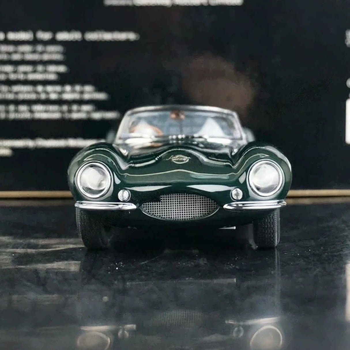 AutoArt Jaguar 1957 XK-SS Steve McQueen 1:18 – samlarobjekt gjuten modell gjutet
