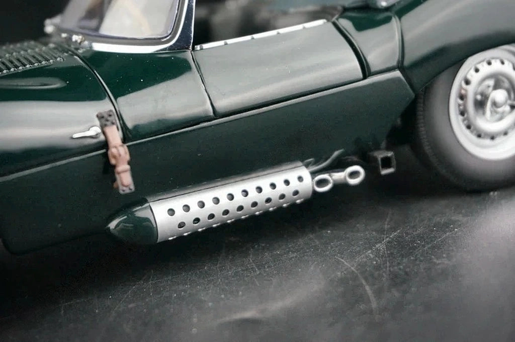 AutoArt Jaguar 1957 XK-SS Steve McQueen 1:18 – samlarobjekt gjuten modell gjutet