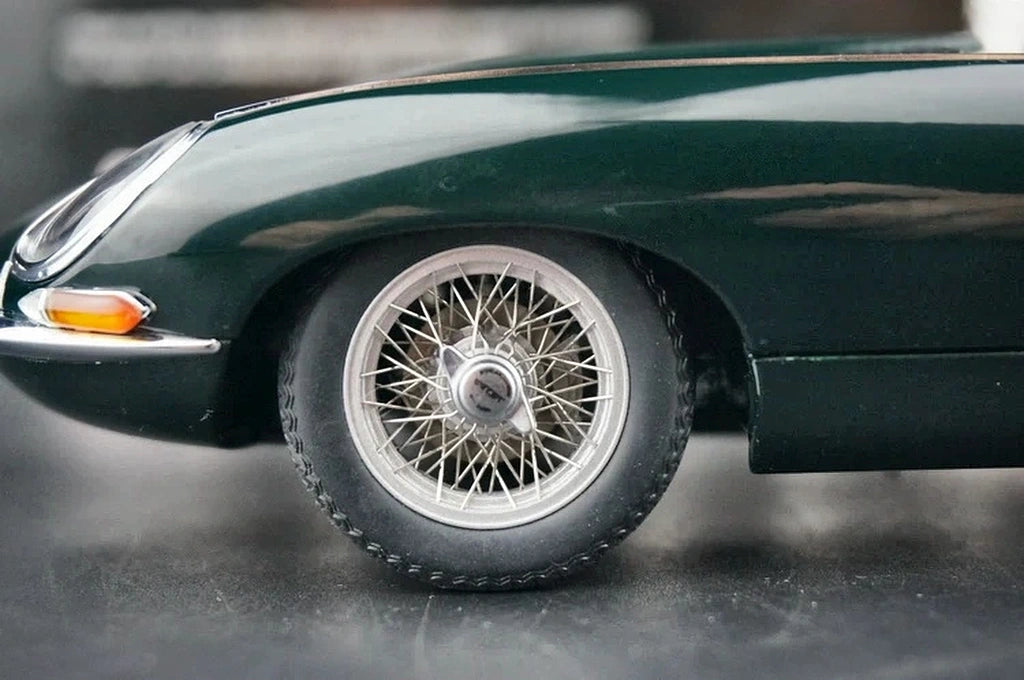 AutoArt Jaguar 1961 E-Type Roadster Green 1:18 – Collectible Diecast Model Die-Cast