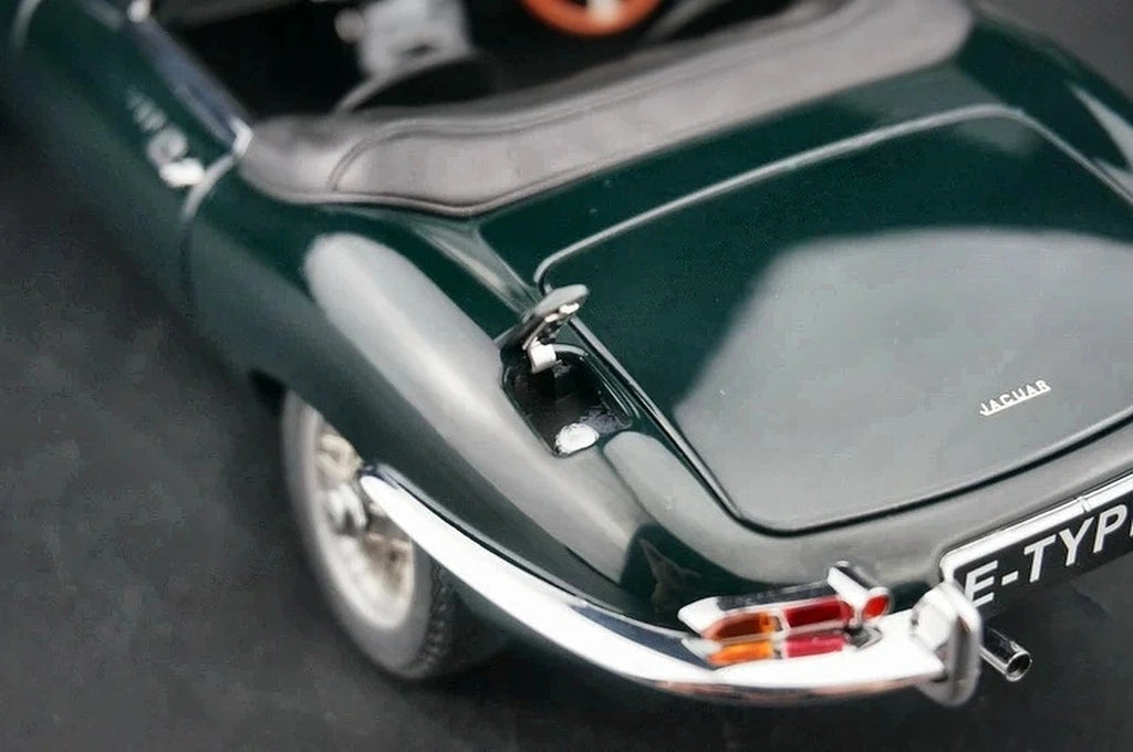 AutoArt Jaguar 1961 E-Type Roadster Green 1:18 – Collectible Diecast Model Die-Cast