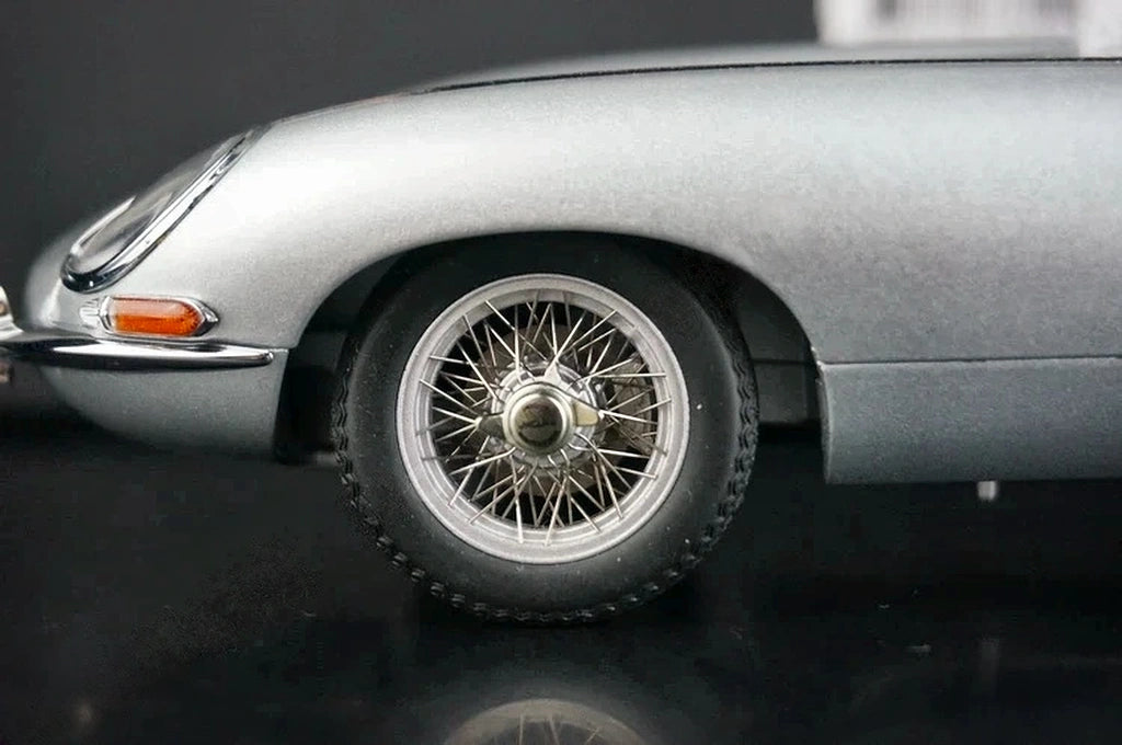 AutoArt Jaguar 1961 E-Type Roadster Silver 1:18 – Collectible Diecast Model Die-Cast
