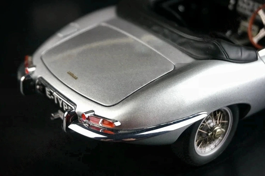 AutoArt Jaguar 1961 E-Type Roadster Silver 1:18 – Collectible Diecast Model Die-Cast