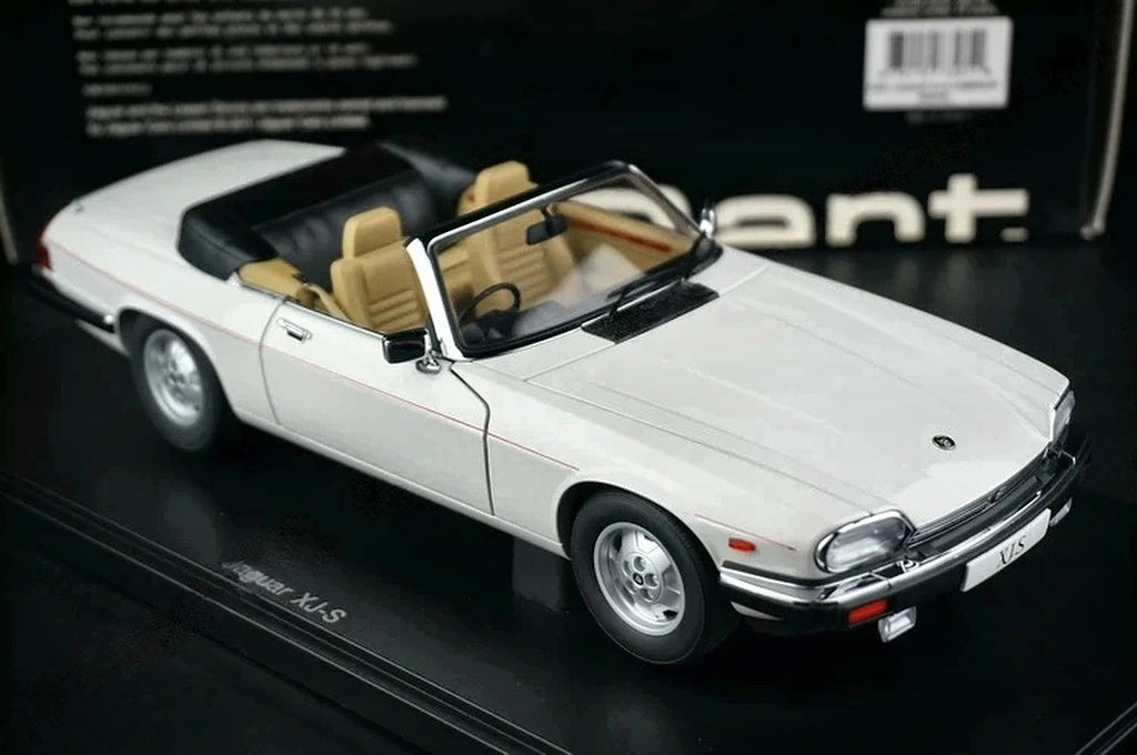 AutoArt Jaguar 1988 XJ-S Convertible vit 1:18 – pressgjuten samlarmodell