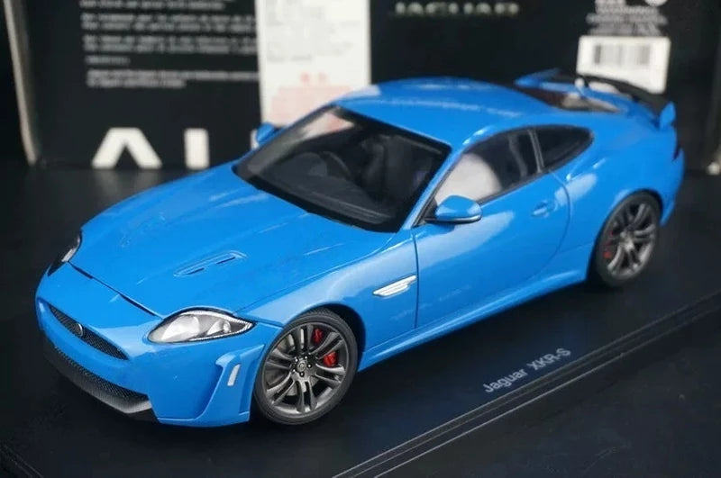 AutoArt Jaguar 2011 XKR-S Blå 1:18 – samlarobjekt i gjutet metallgjutning