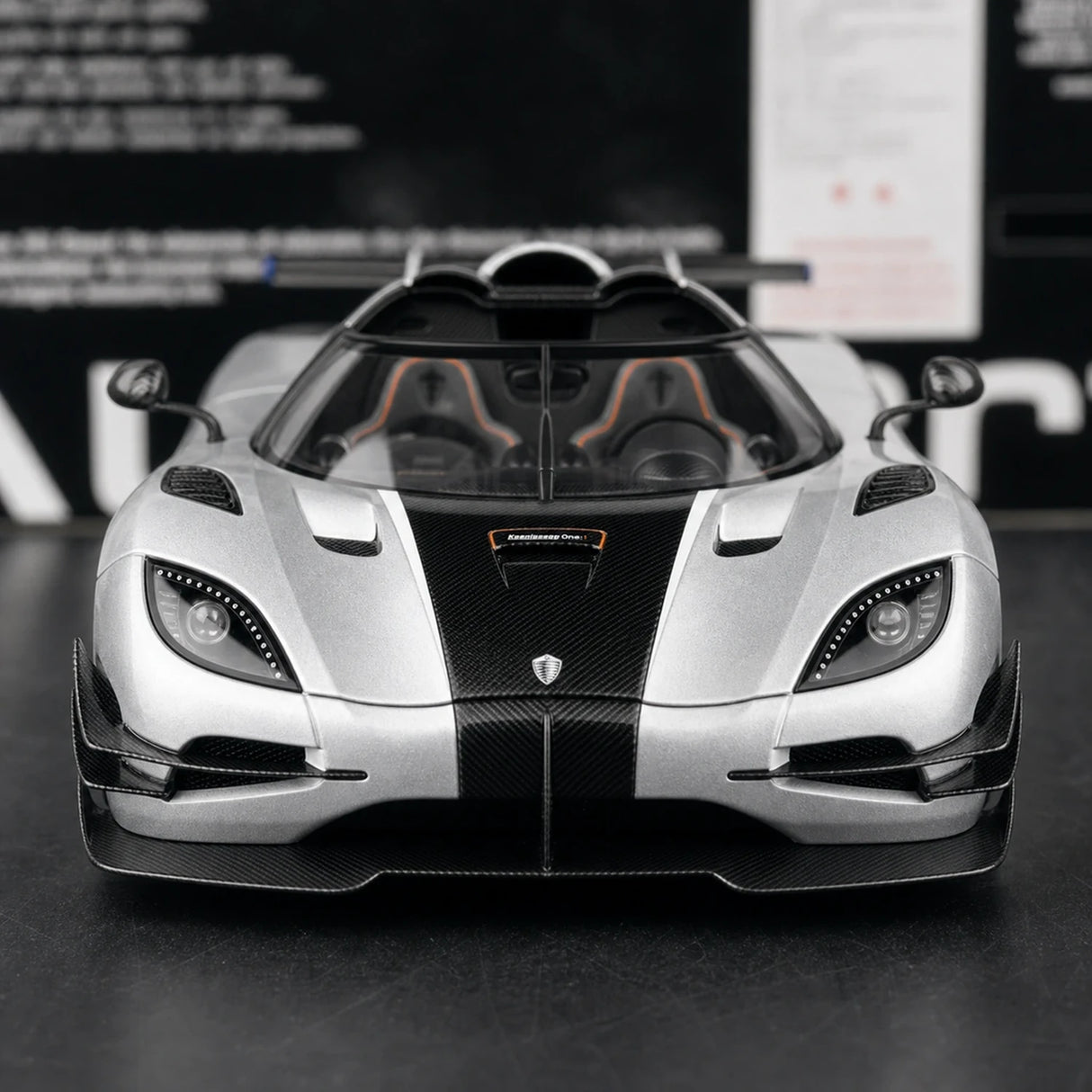 AutoArt Koenigsegg 2014 One1 Silver 1:18 – نموذج معدني قابل للجمع من القالب المصبوب