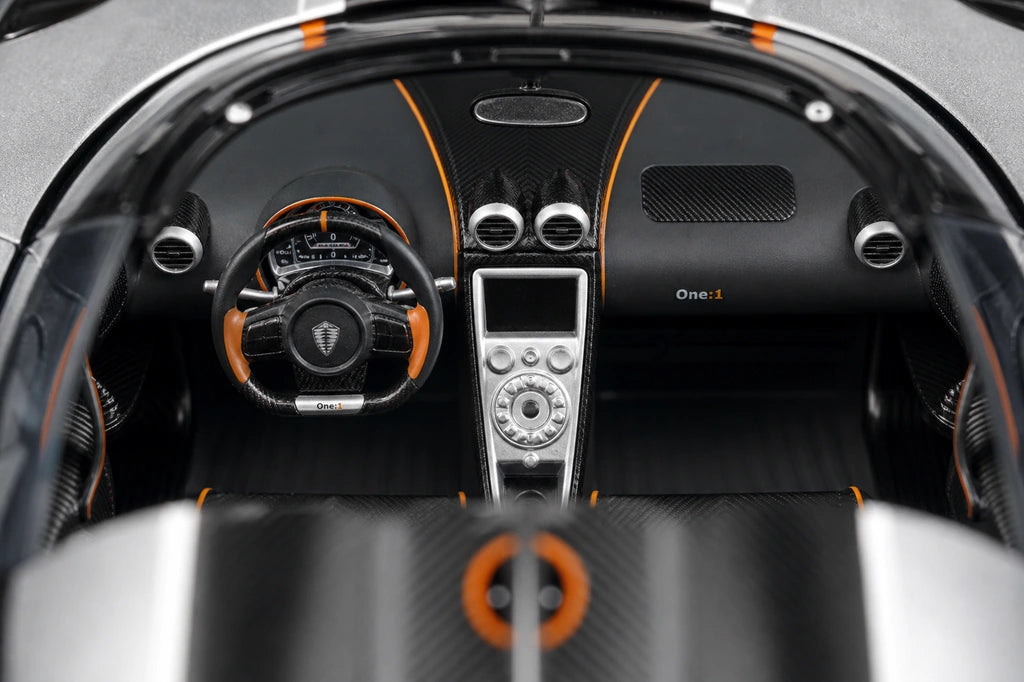 AutoArt Koenigsegg 2014 One1 Silver 1:18 – نموذج معدني قابل للجمع من القالب المصبوب