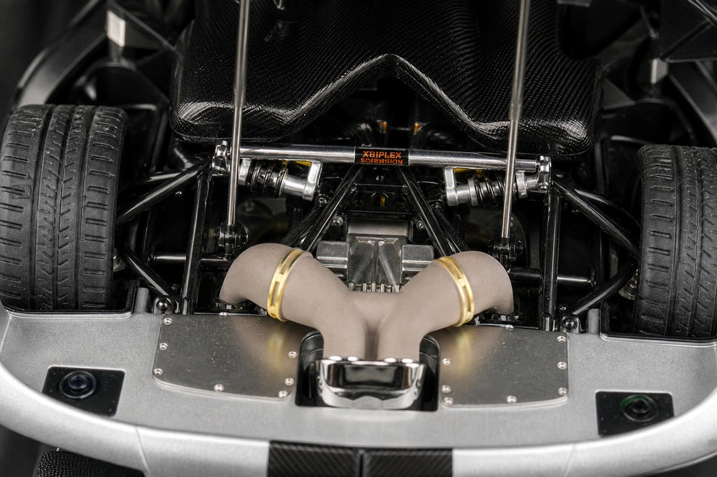 AutoArt Koenigsegg 2014 One1 Silver 1:18 – نموذج معدني قابل للجمع من القالب المصبوب