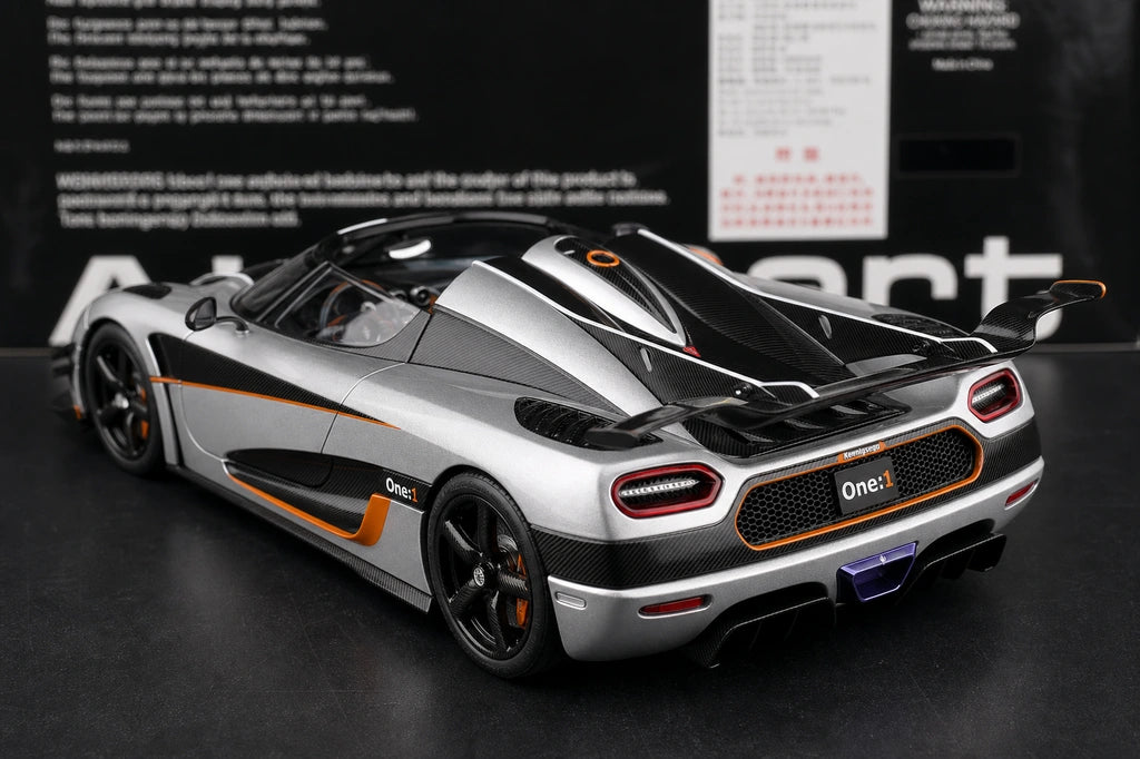 AutoArt Koenigsegg 2014 One1 Silver 1:18 – نموذج معدني قابل للجمع من القالب المصبوب