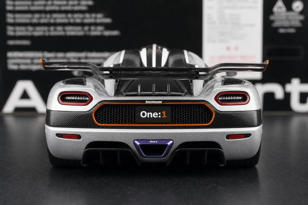 AutoArt Koenigsegg 2014 One1 Silver 1:18 – نموذج معدني قابل للجمع من القالب المصبوب