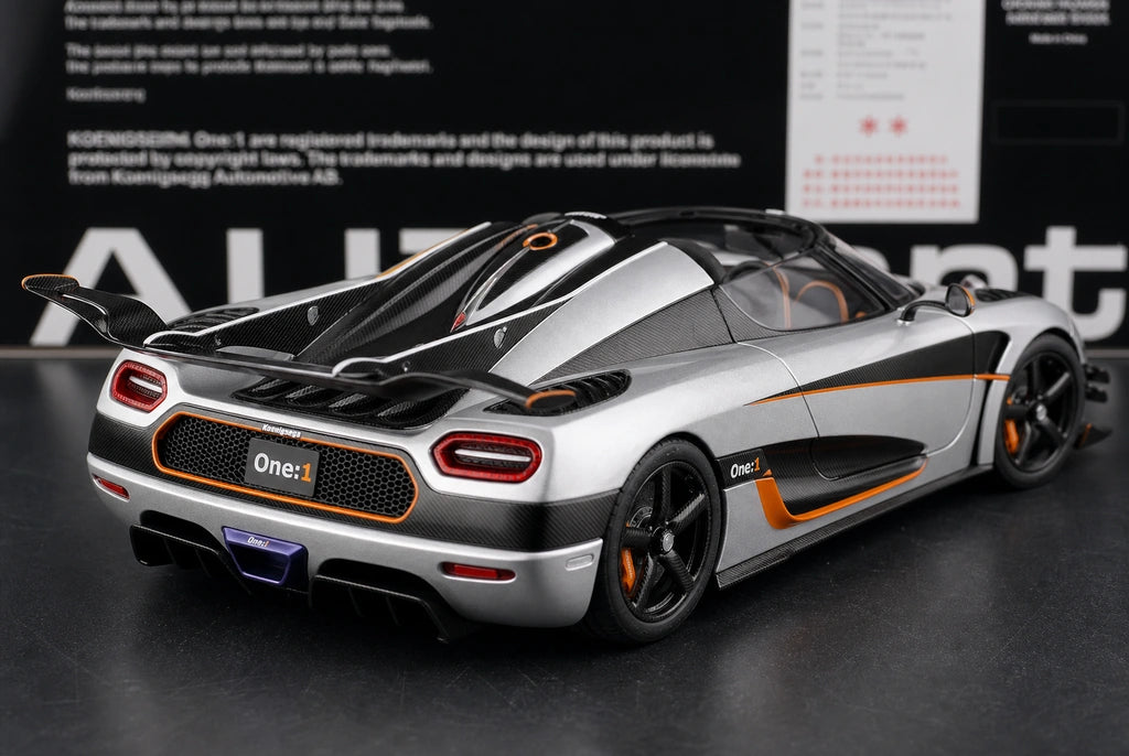 AutoArt Koenigsegg 2014 One1 Silver 1:18 – نموذج معدني قابل للجمع من القالب المصبوب