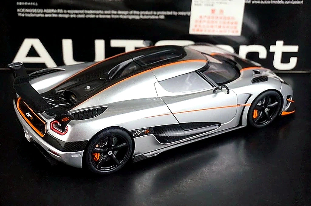 AutoArt Koenigsegg 2015 Agera RS سيلفر 1:18 – نموذج معدني قابل للجمع مصبوب، مصبوب.