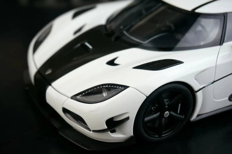 AutoArt Koenigsegg 2015 Agera RS وايت 1:18 – نموذج معدني قابل للجمع من القالب المصبوب