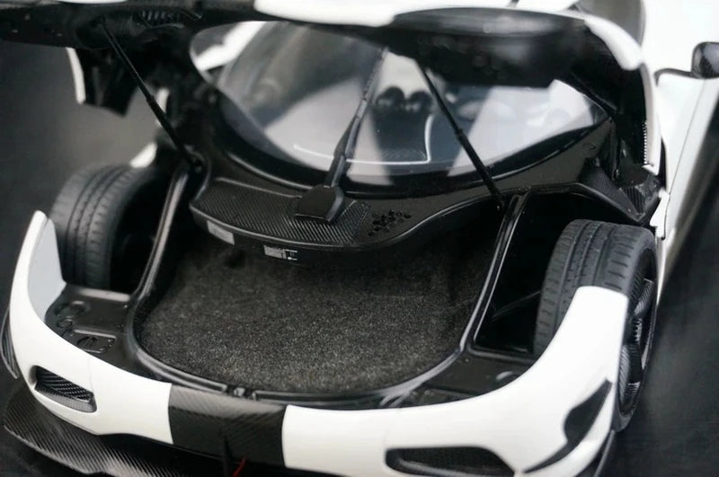 AutoArt Koenigsegg 2015 Agera RS وايت 1:18 – نموذج معدني قابل للجمع من القالب المصبوب