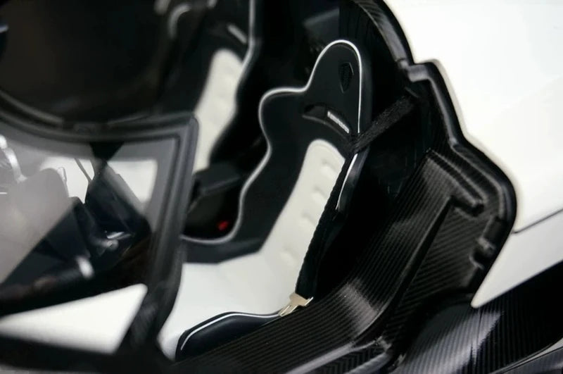 AutoArt Koenigsegg 2015 Agera RS وايت 1:18 – نموذج معدني قابل للجمع من القالب المصبوب