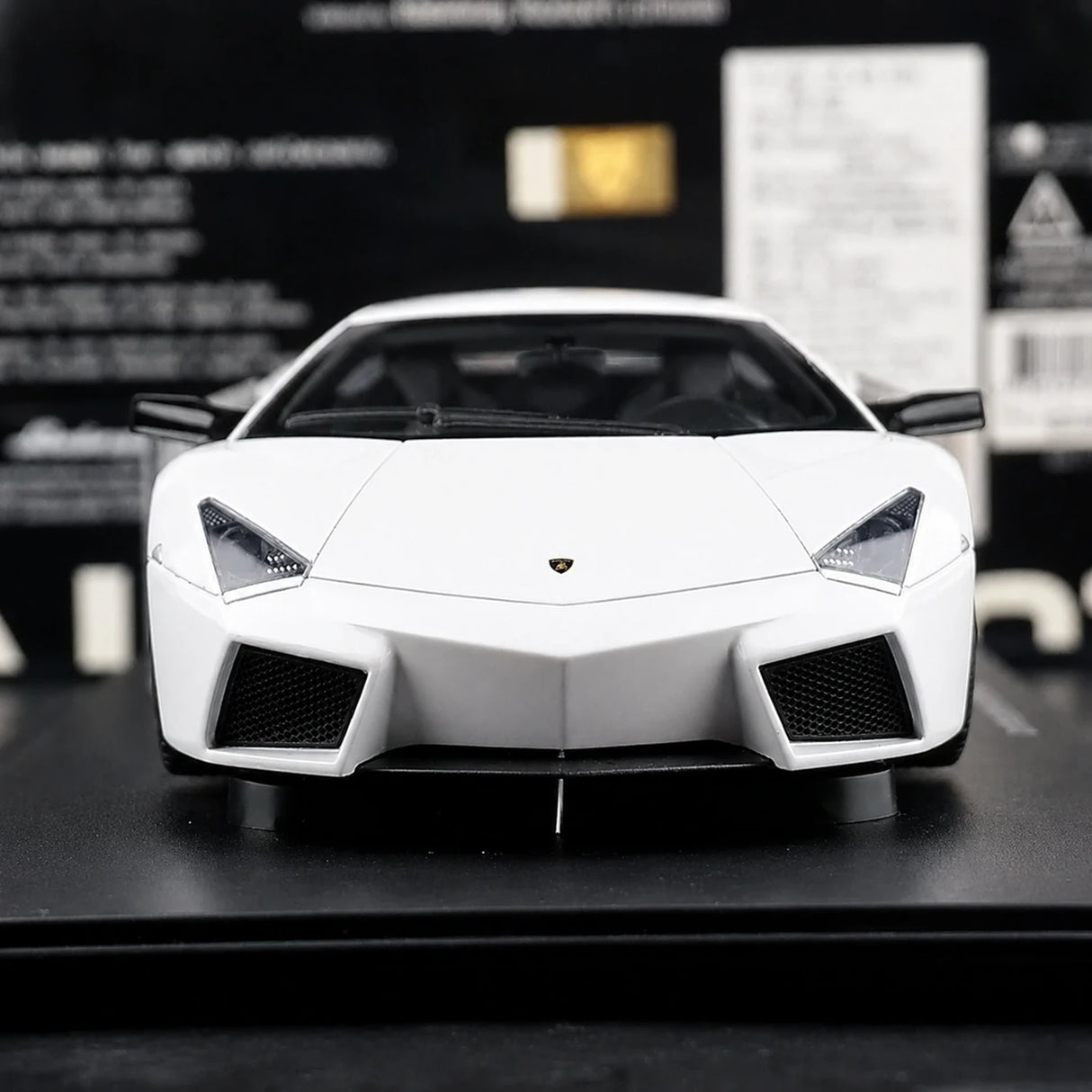 AutoArt Lamborghini 2008 Reventon White 1:18 – Collectible Diecast Model Die-Cast