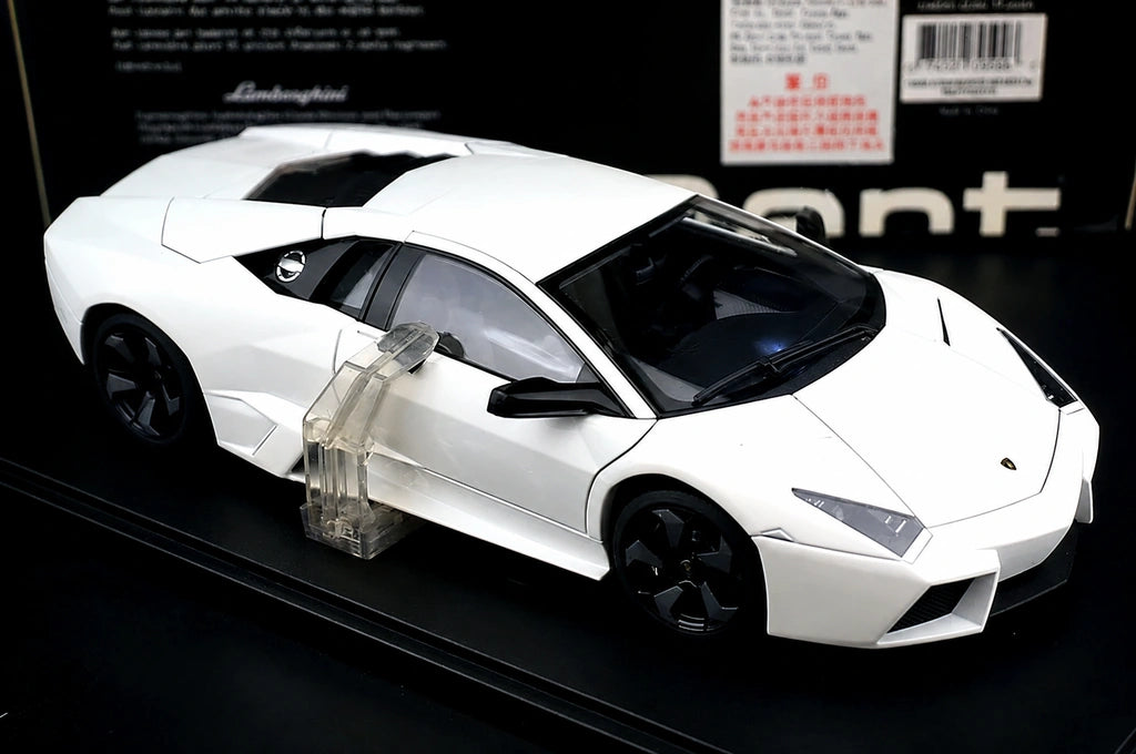 AutoArt Lamborghini 2008 Reventon White 1:18 – Collectible Diecast Model Die-Cast