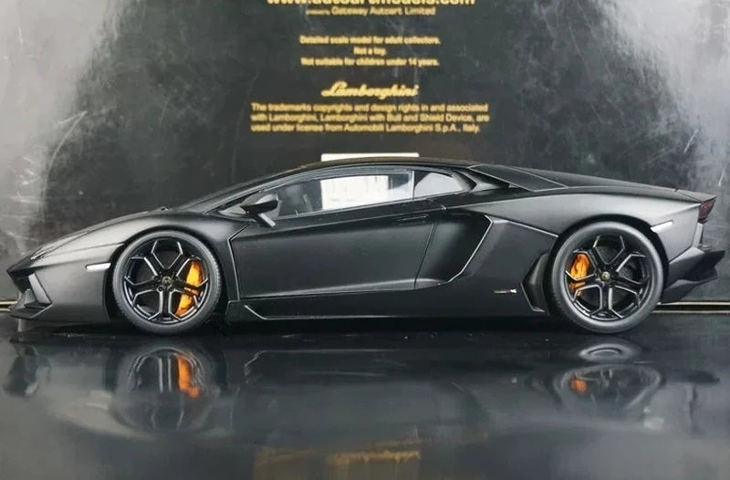 AutoArt Lamborghini 2011 Aventador LP700-4 بلاك 1:18 – نموذج معدني قابل للجمع