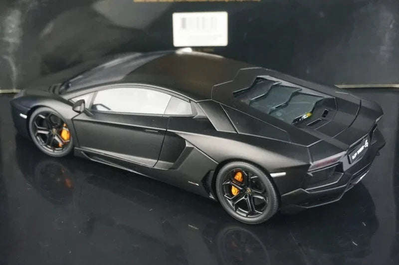 AutoArt Lamborghini 2011 Aventador LP700-4 بلاك 1:18 – نموذج معدني قابل للجمع