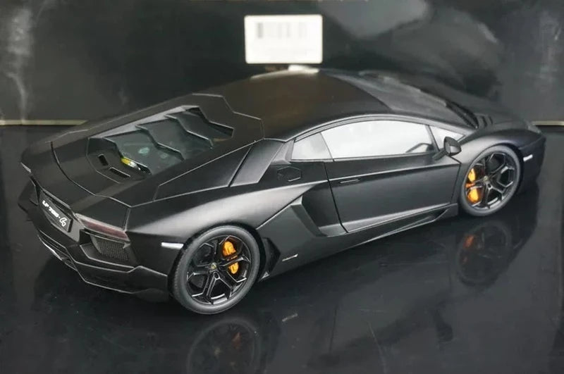 AutoArt Lamborghini 2011 Aventador LP700-4 بلاك 1:18 – نموذج معدني قابل للجمع