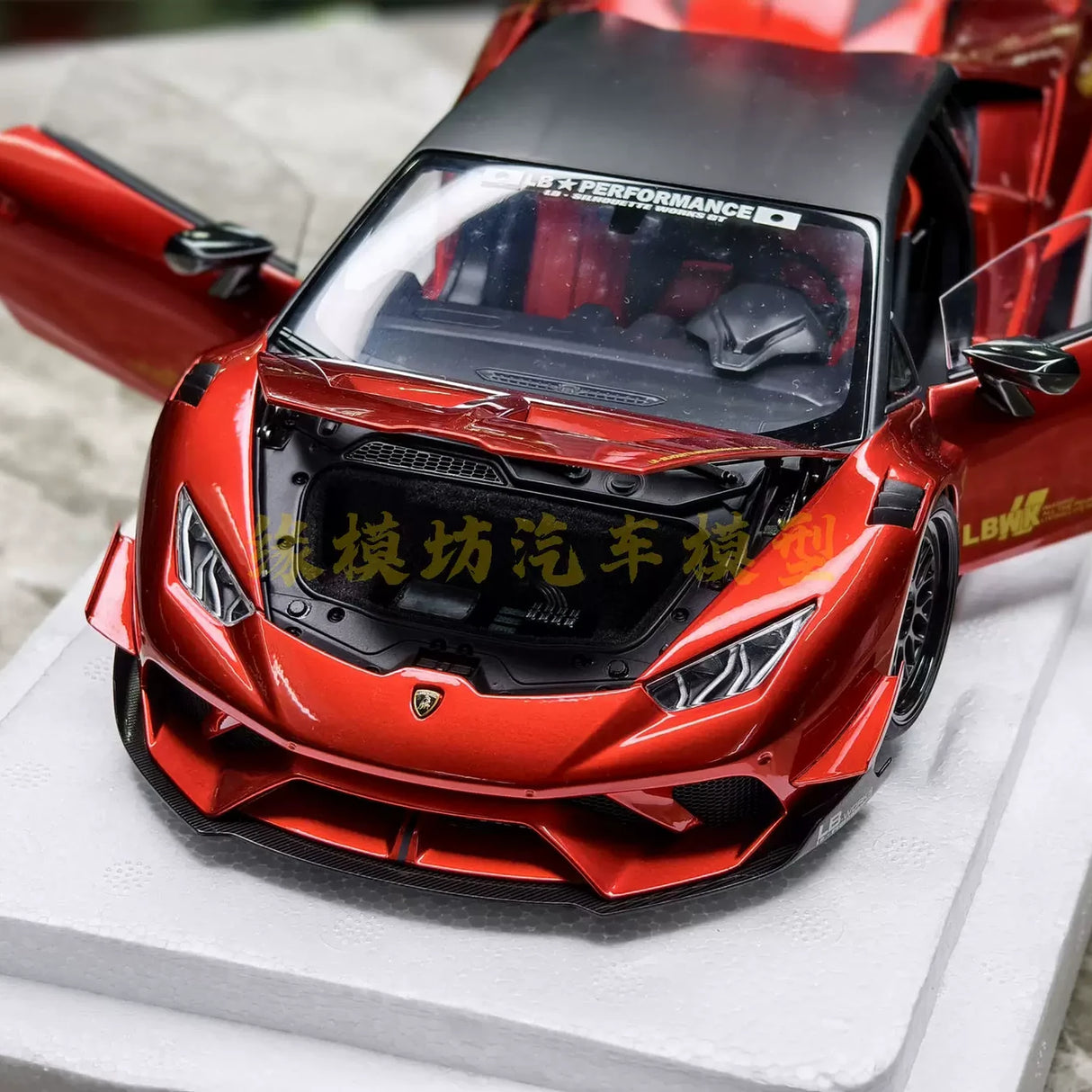 AutoArt Lamborghini 2011 Aventador LP700-4 LB ووركس ريد 1:18 – نموذج معدني قابل للجمع مصبوب.