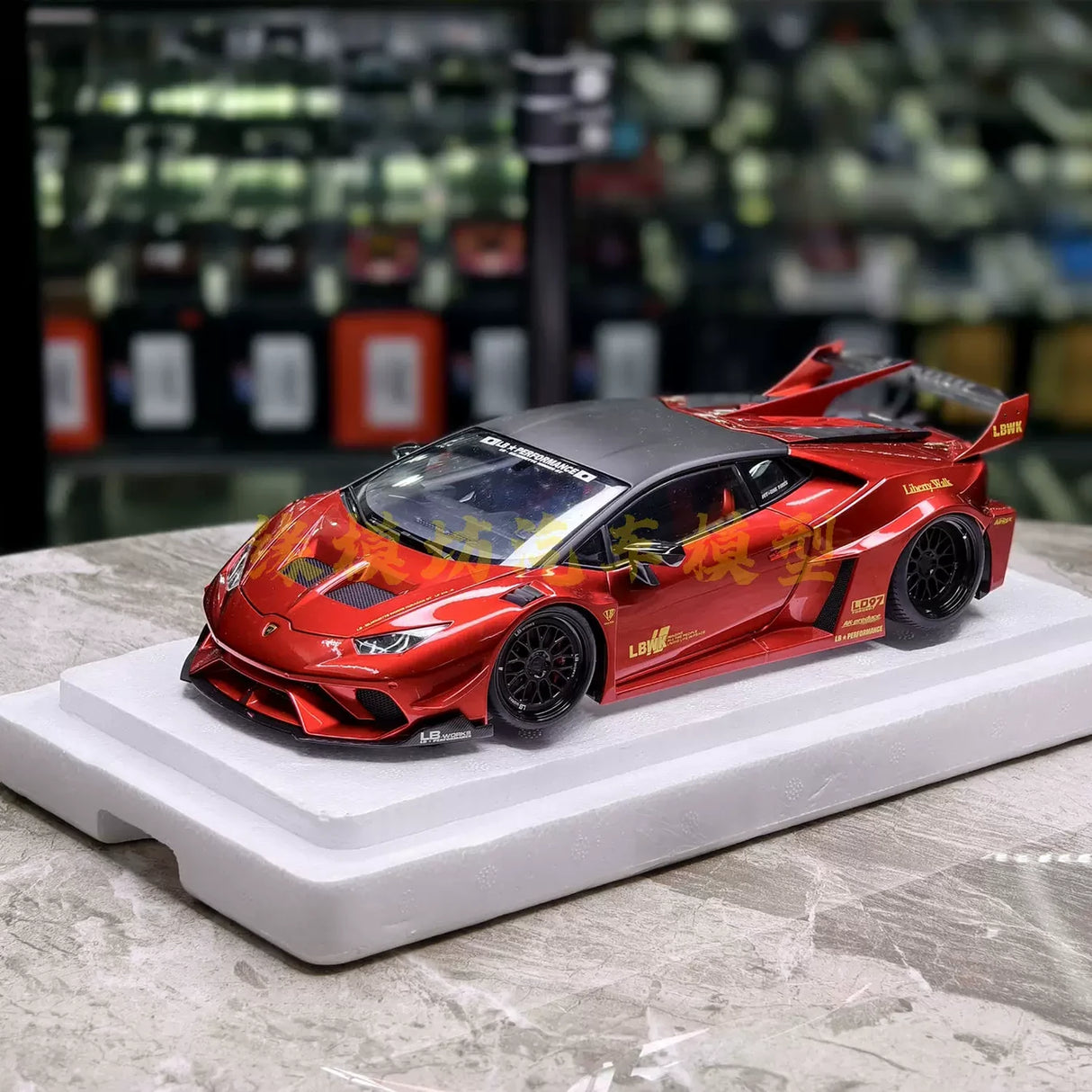 AutoArt Lamborghini 2011 Aventador LP700-4 LB ووركس ريد 1:18 – نموذج معدني قابل للجمع مصبوب.
