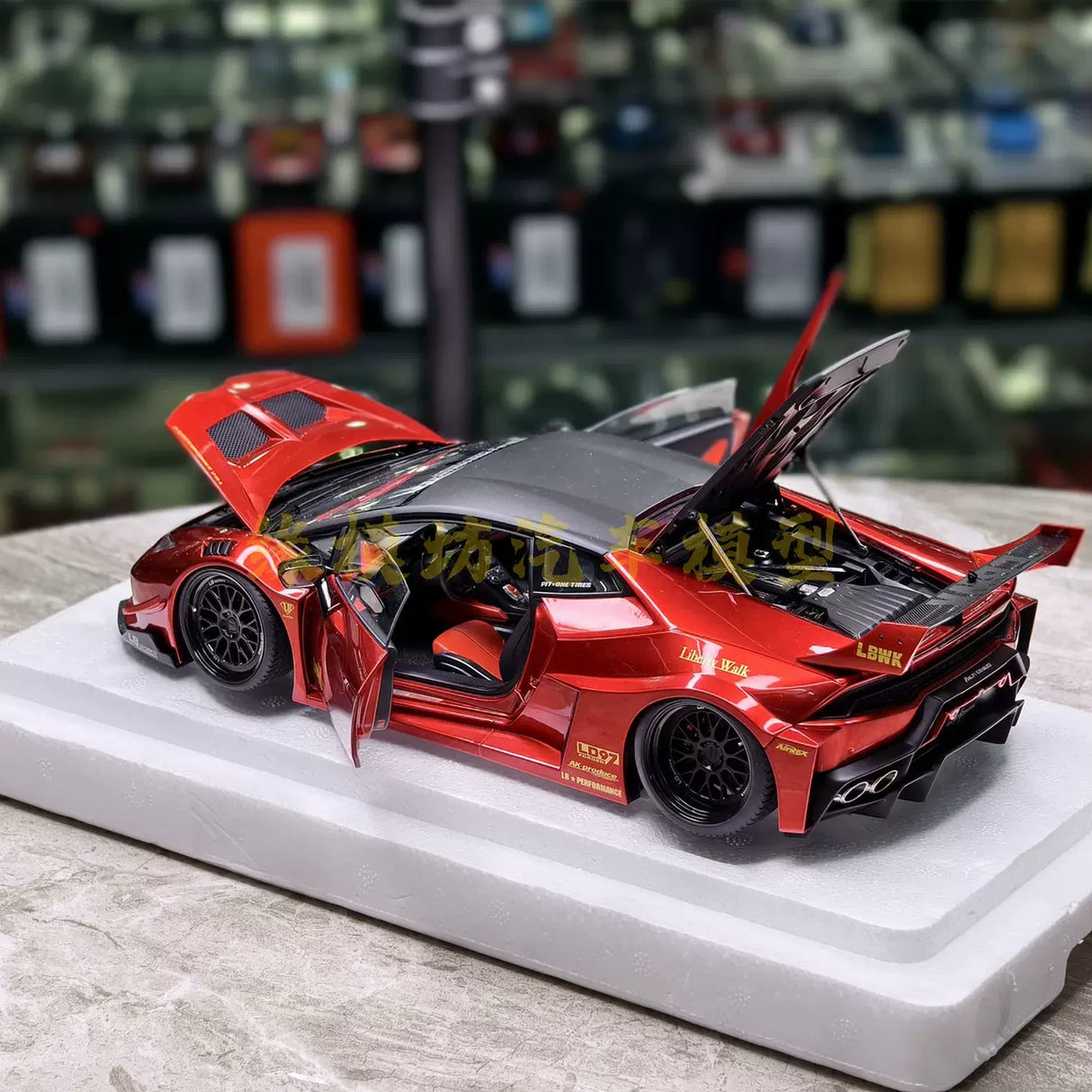 AutoArt Lamborghini 2011 Aventador LP700-4 LB ووركس ريد 1:18 – نموذج معدني قابل للجمع مصبوب.