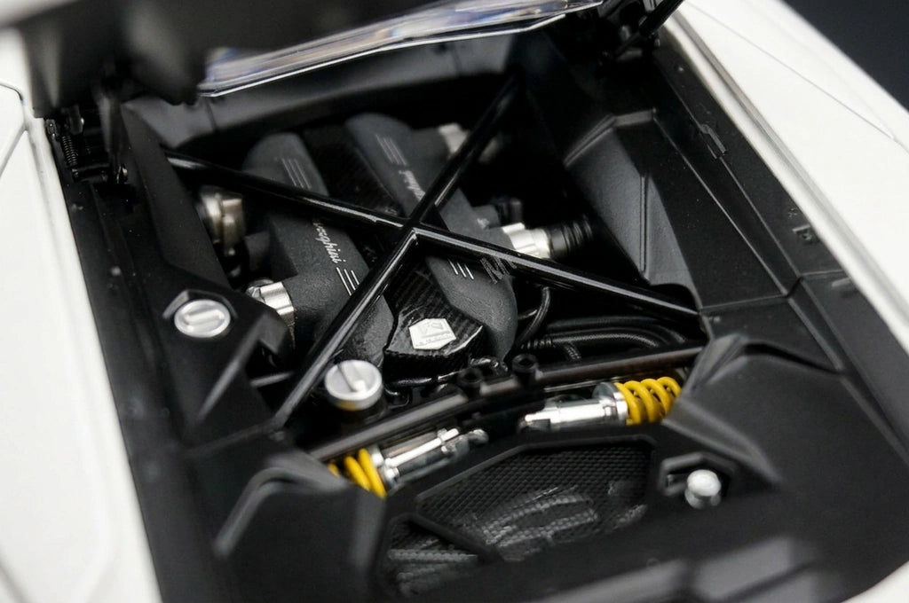 AutoArt Lamborghini 2011 Aventador LP700-4 وايت 1:18 – نموذج معدني قابل للجمع من القالب المصبوب