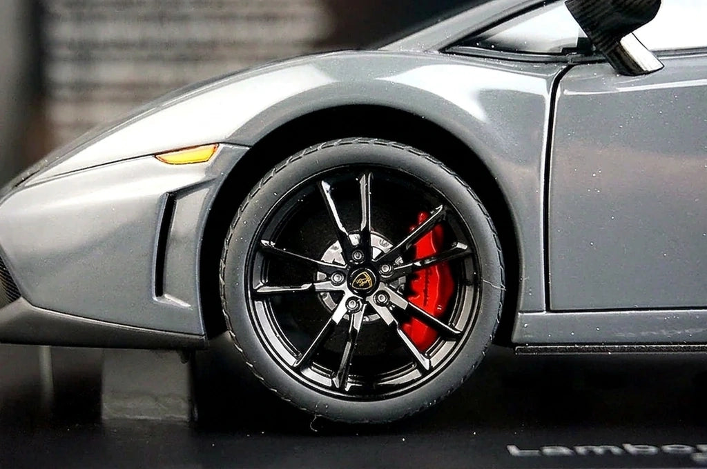AutoArt Lamborghini 2011 Gallardo LP570-4 سوبر تروفيو سترادالي رمادي 1:18 – نموذج معدني قابل للجمع مصبوب، مصبوب.