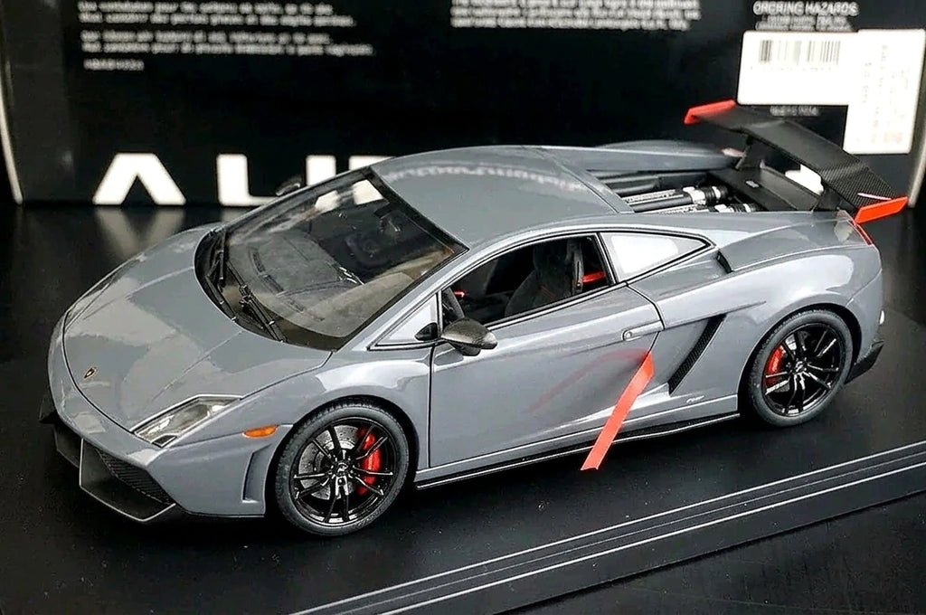 AutoArt Lamborghini 2011 Gallardo LP570-4 سوبر تروفيو سترادالي رمادي 1:18 – نموذج معدني قابل للجمع مصبوب، مصبوب.