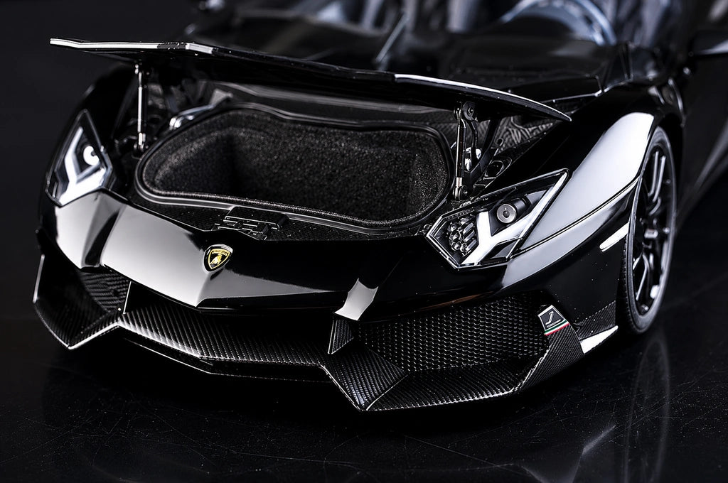 AutoArt Lamborghini 2012 Aventador J Black 1:18 – نموذج معدني قابل للجمع من القالب المصبوب