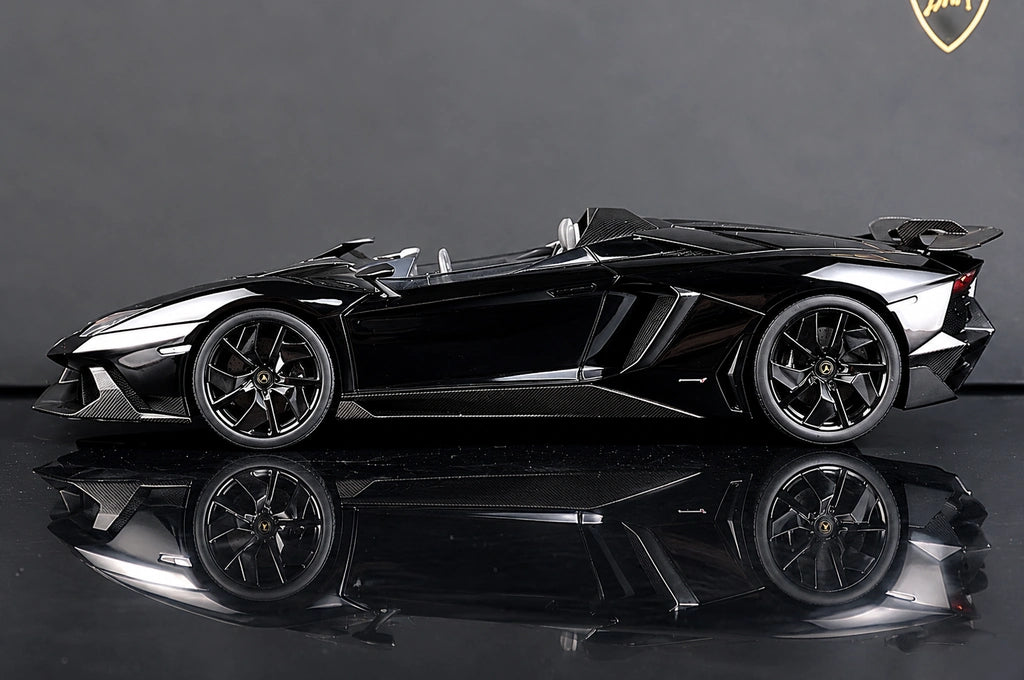 AutoArt Lamborghini 2012 Aventador J Black 1:18 – نموذج معدني قابل للجمع من القالب المصبوب