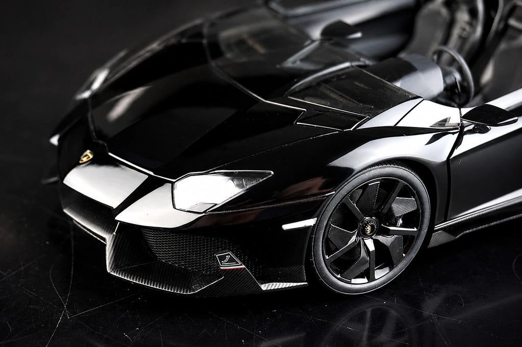 AutoArt Lamborghini 2012 Aventador J Black 1:18 – نموذج معدني قابل للجمع من القالب المصبوب