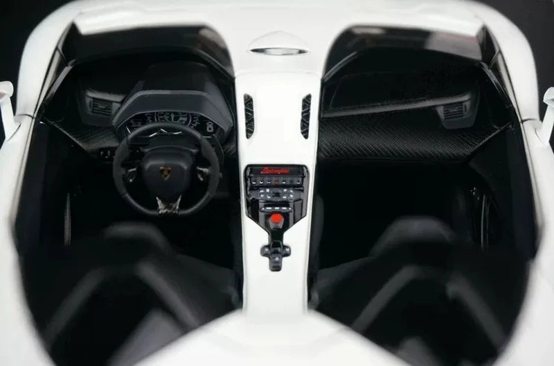 AutoArt Lamborghini 2012 Aventador J White 1:18 – نموذج معدني قابل للجمع مصبوب.