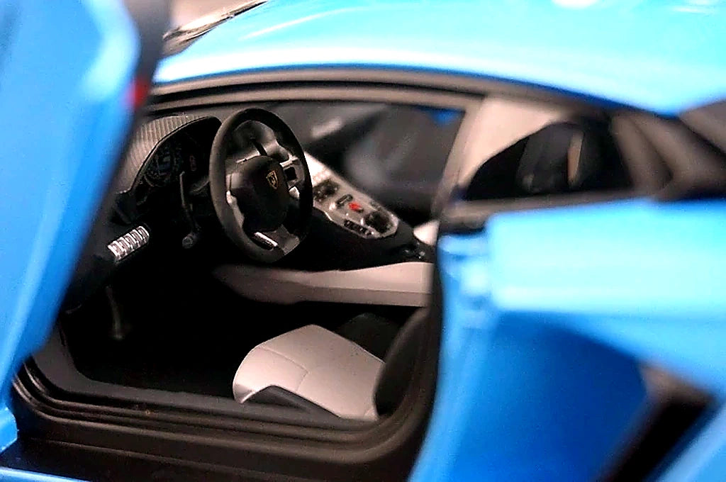 AutoArt Lamborghini 2012 Aventador LP700-4 LB-ووركس بلو 1:18 – نموذج معدني قابل للجمع من القالب المصبوب