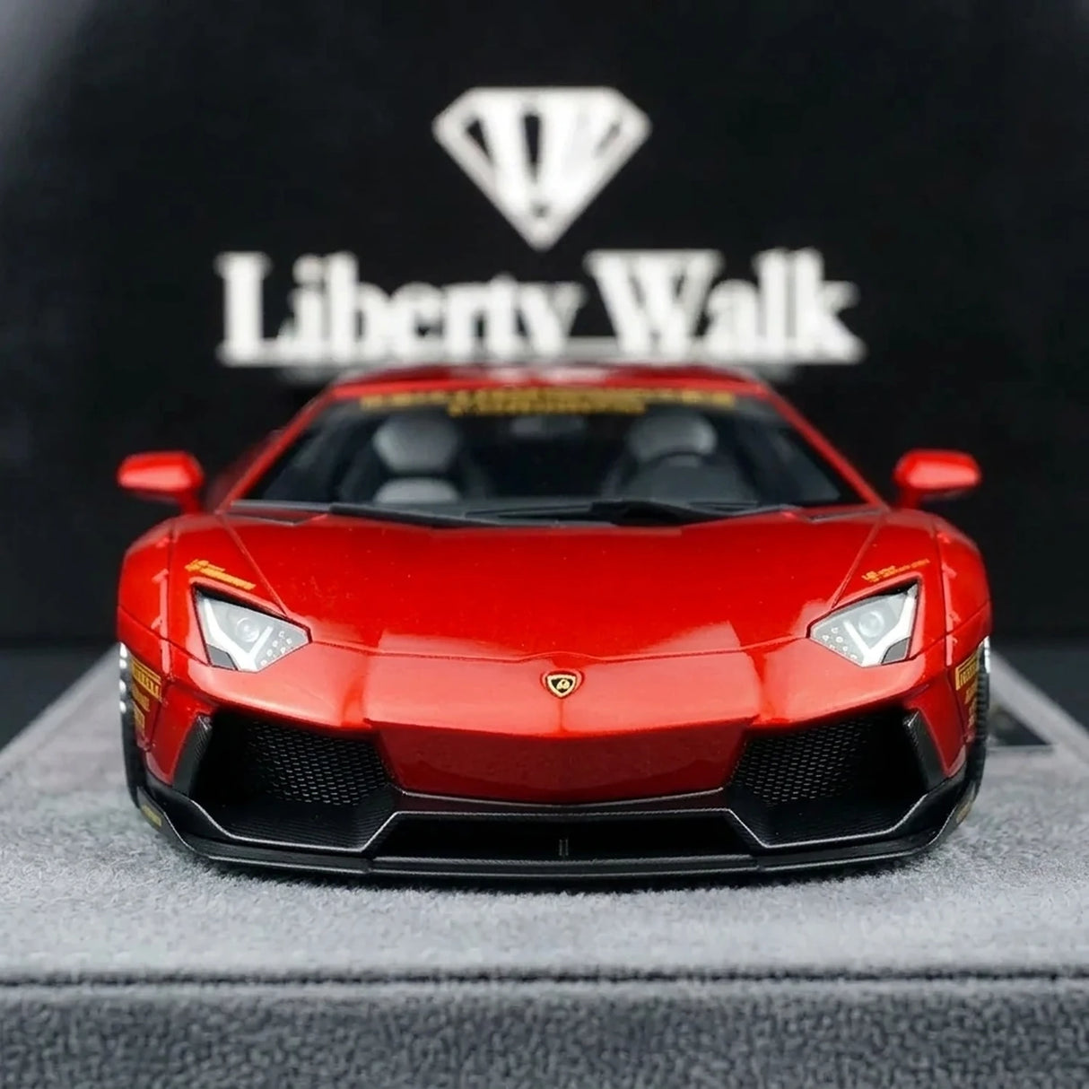 AutoArt Lamborghini 2012 Aventador LP700-4 LB-ووركس بورغندي 1:18 – نموذج معدني قابل للجمع مصنوع من القالب المصبوب