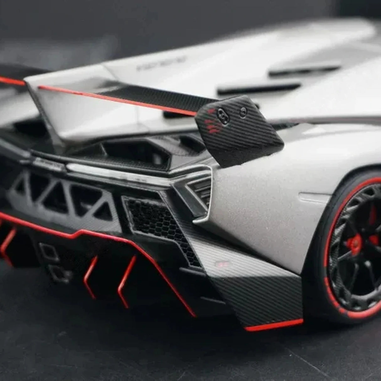 AutoArt Lamborghini 2013 Veneno Bianco Isis 1:18 – Modello da collezione pressofuso