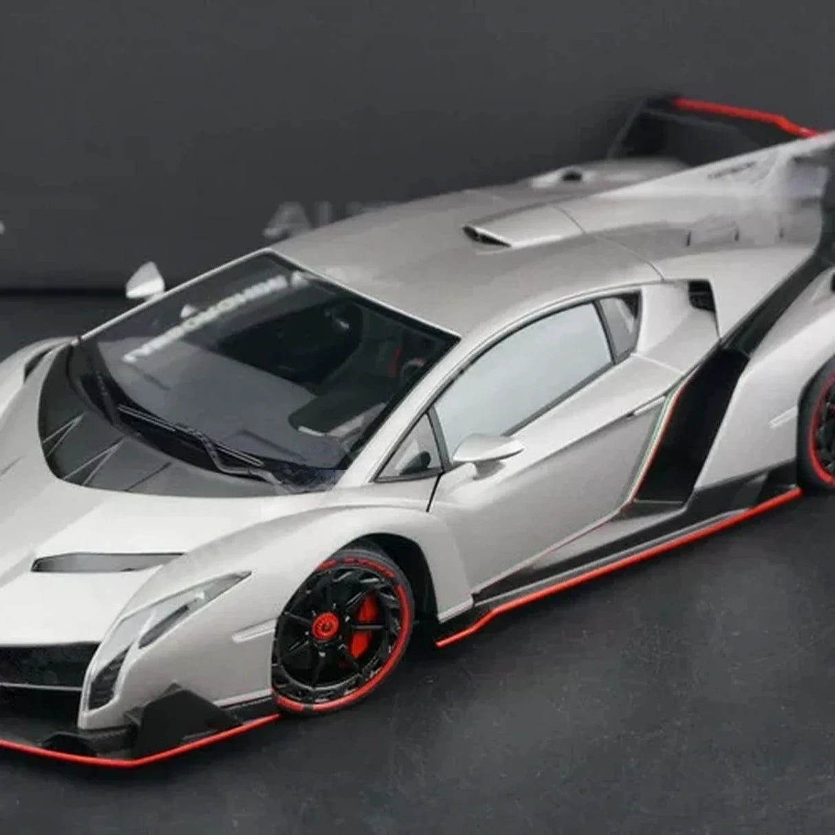 AutoArt Lamborghini 2013 Veneno Bianco Isis 1:18 – Modello da collezione pressofuso