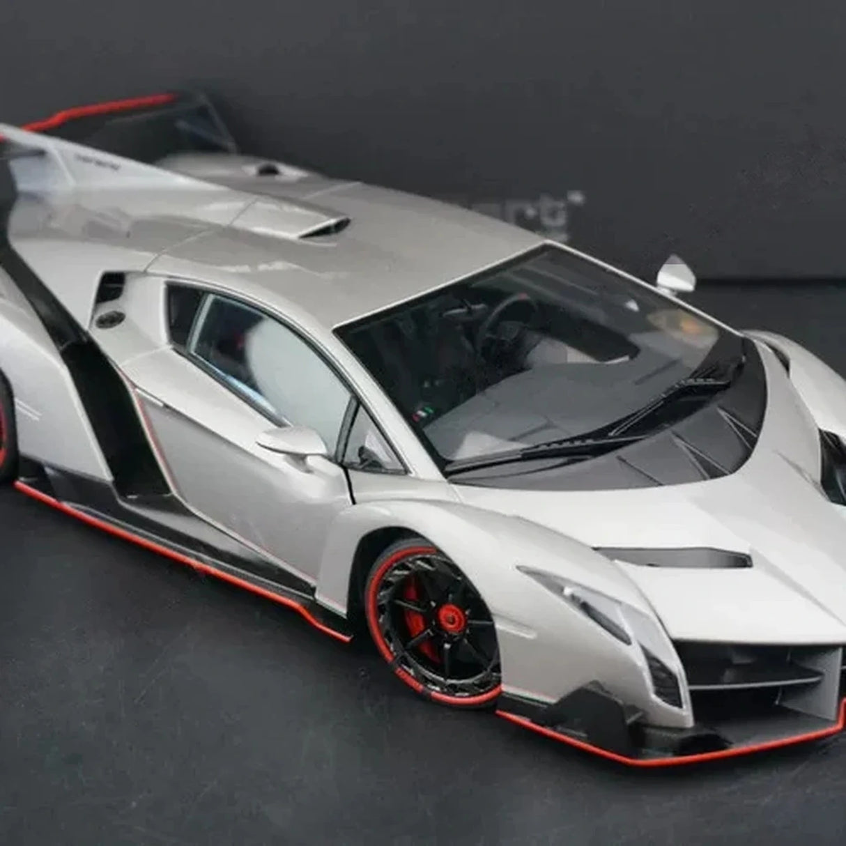AutoArt Lamborghini 2013 Veneno Bianco Isis 1:18 – Modello da collezione pressofuso
