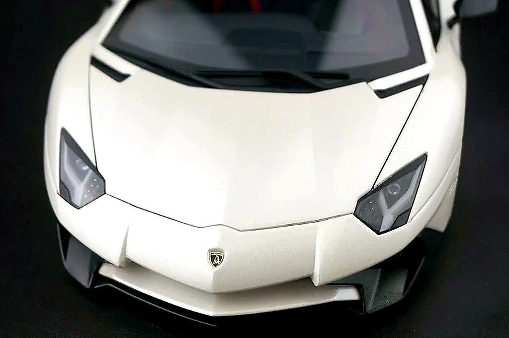 AutoArt Lamborghini 2015 Aventador LP750-4 SV White 1:18 – Modello da collezione pressofuso