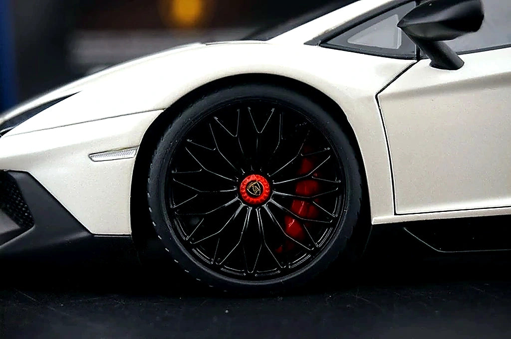 AutoArt Lamborghini 2015 Aventador LP750-4 SV White 1:18 – Modello da collezione pressofuso