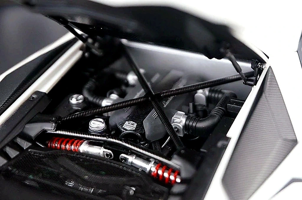 AutoArt Lamborghini 2015 Aventador LP750-4 SV White 1:18 – Modello da collezione pressofuso