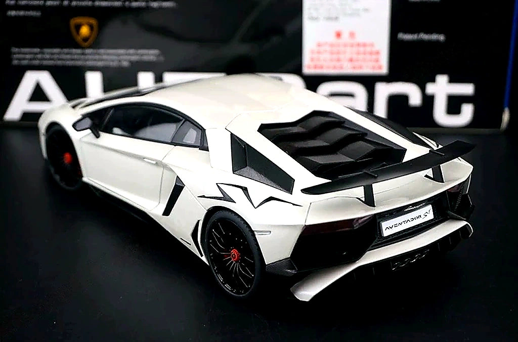 AutoArt Lamborghini 2015 Aventador LP750-4 SV White 1:18 – Modello da collezione pressofuso