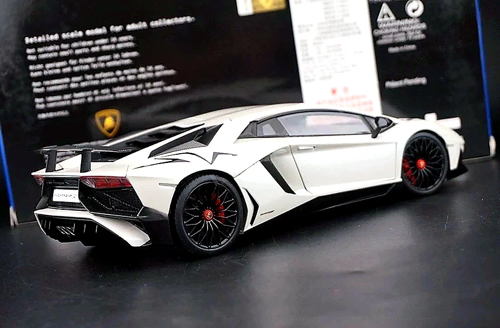 AutoArt Lamborghini 2015 Aventador LP750-4 SV White 1:18 – Modello da collezione pressofuso