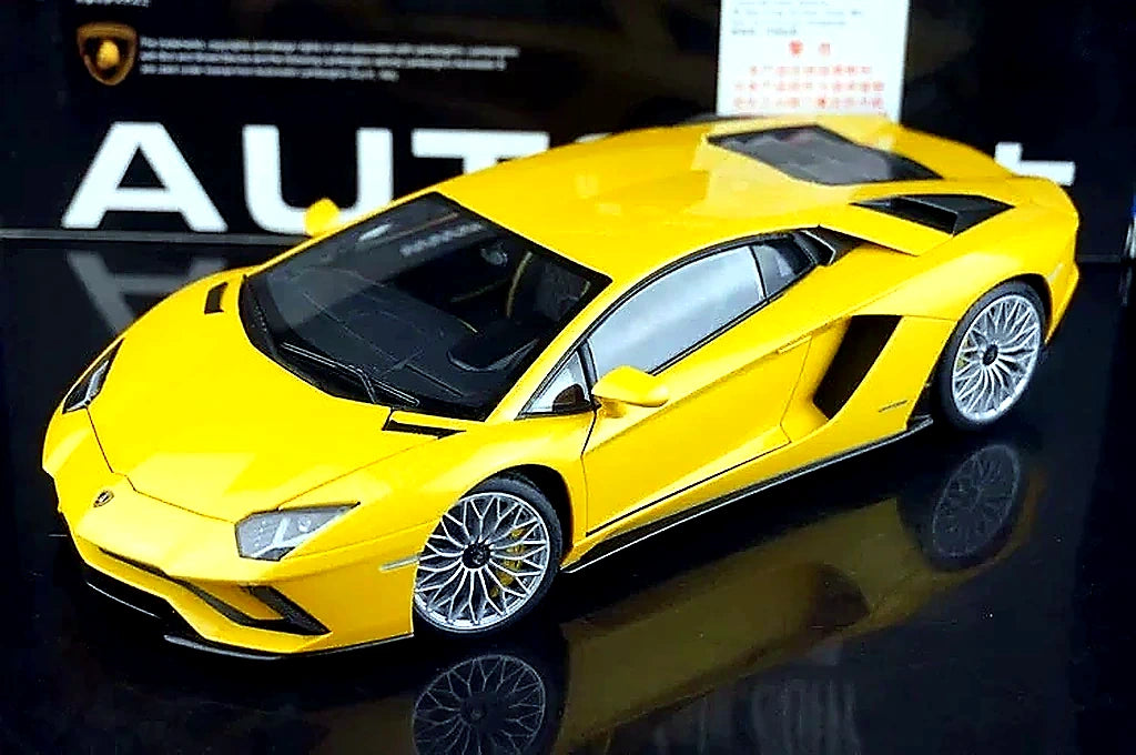 AutoArt Lamborghini 2017 Aventador S LP740-4 Yellow 1:18 – Collectible Diecast Model Die-Cast