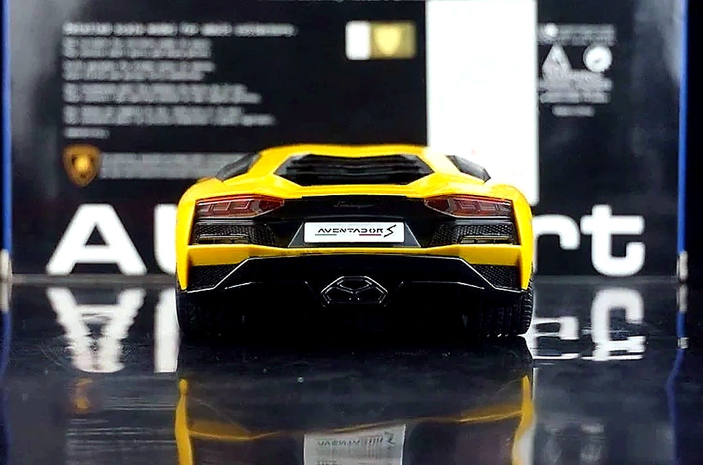 AutoArt Lamborghini 2017 Aventador S LP740-4 Yellow 1:18 – Collectible Diecast Model Die-Cast