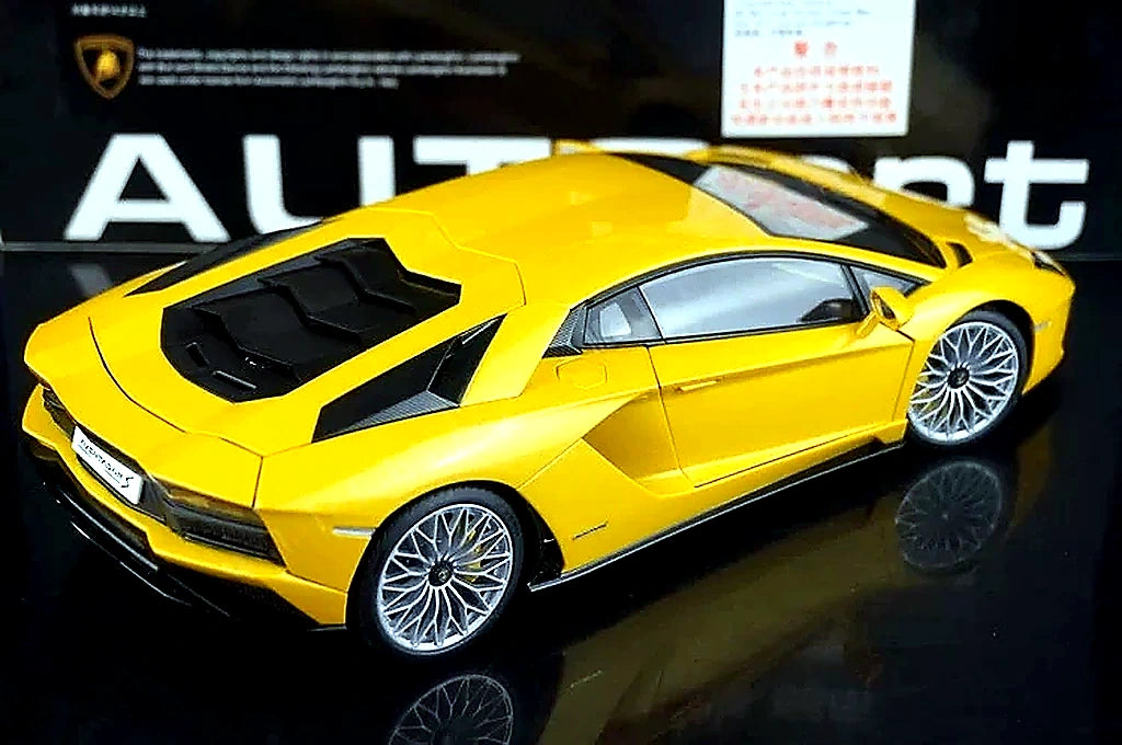 AutoArt Lamborghini 2017 Aventador S LP740-4 Yellow 1:18 – Collectible Diecast Model Die-Cast
