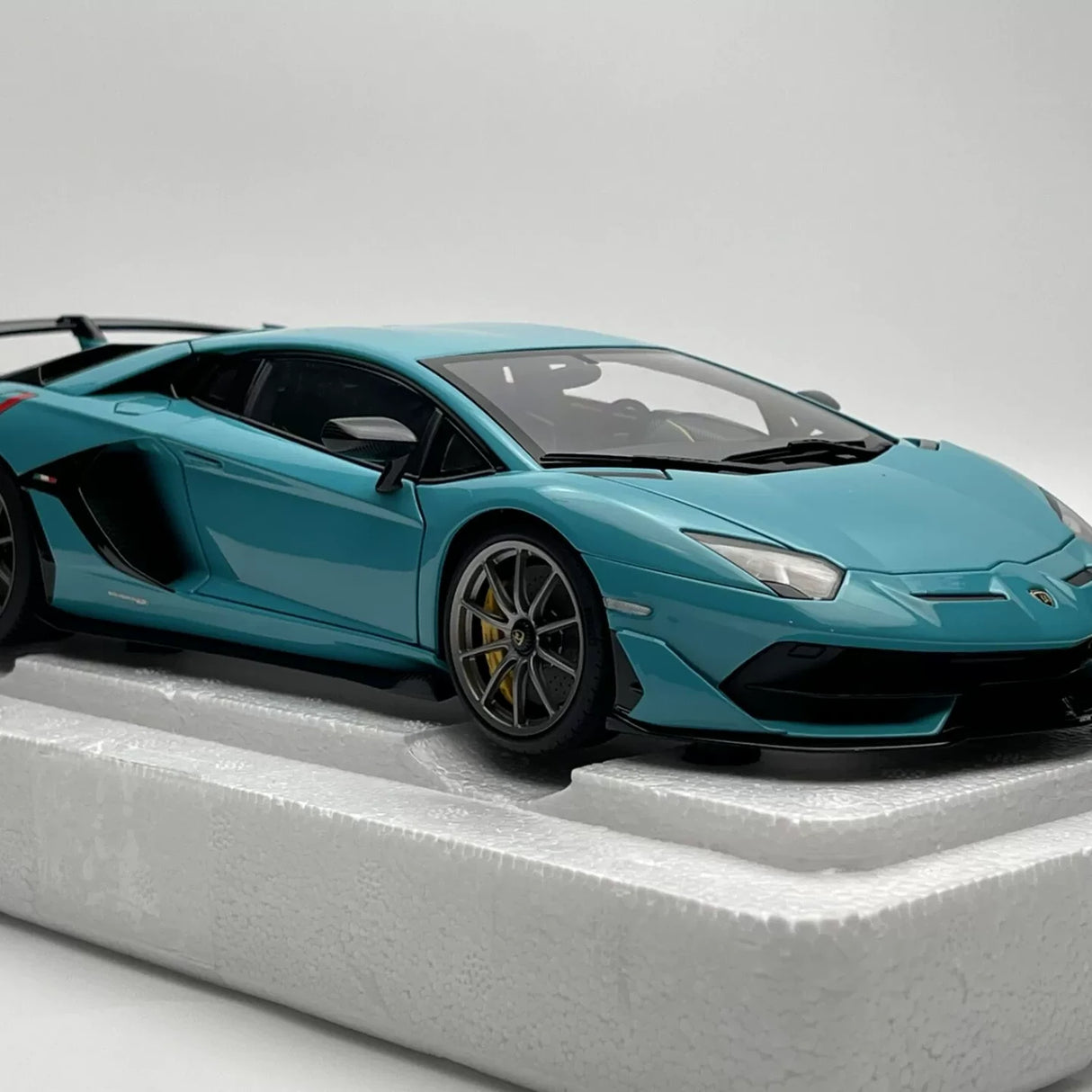 AutoArt Lamborghini 2018 Aventador SVJ Turquoise 1:18 – Collectible Diecast Model Die-Cast