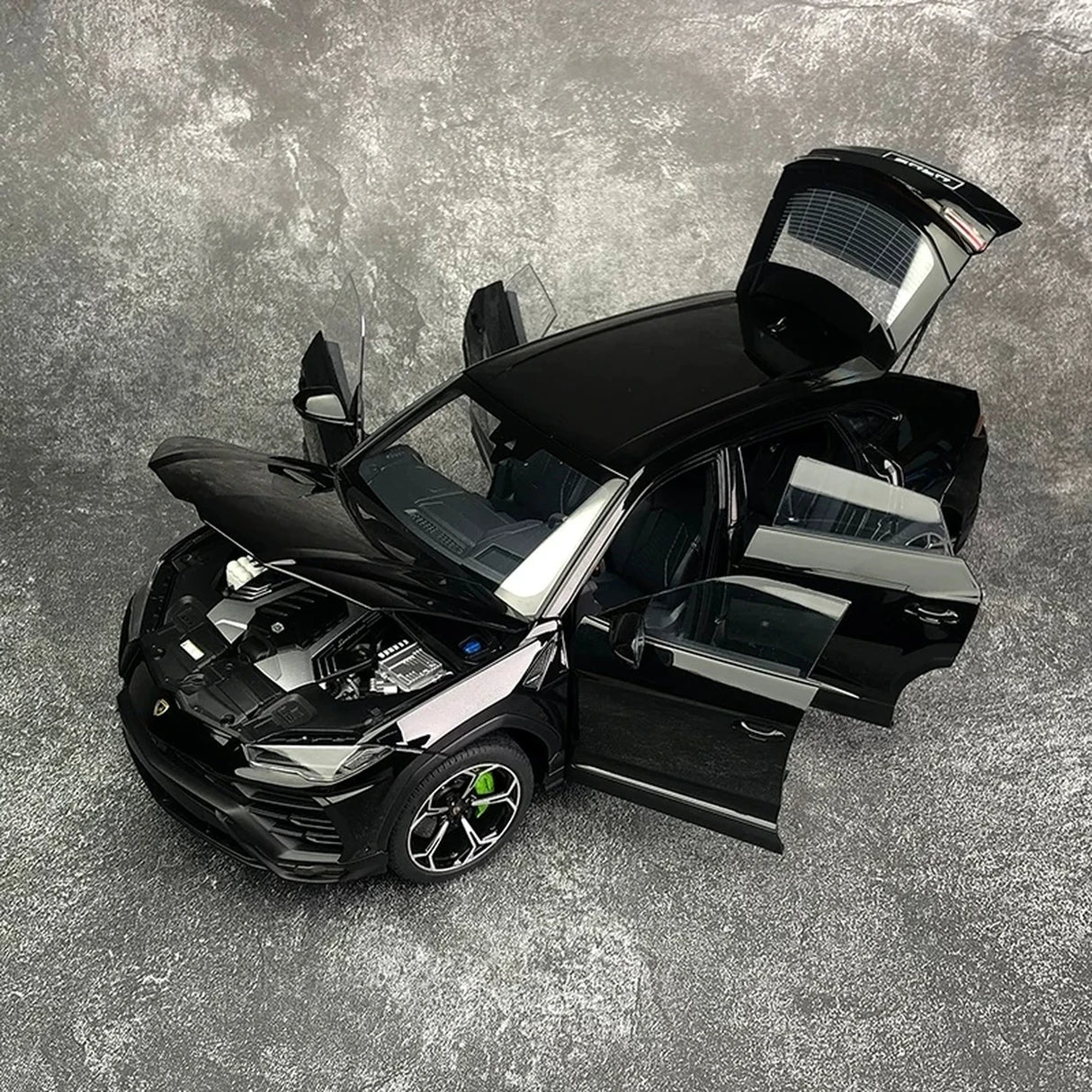 AutoArt Lamborghini 2018 Urus بلاك 1:18 – نموذج معدني قابل للجمع من القالب المصبوب
