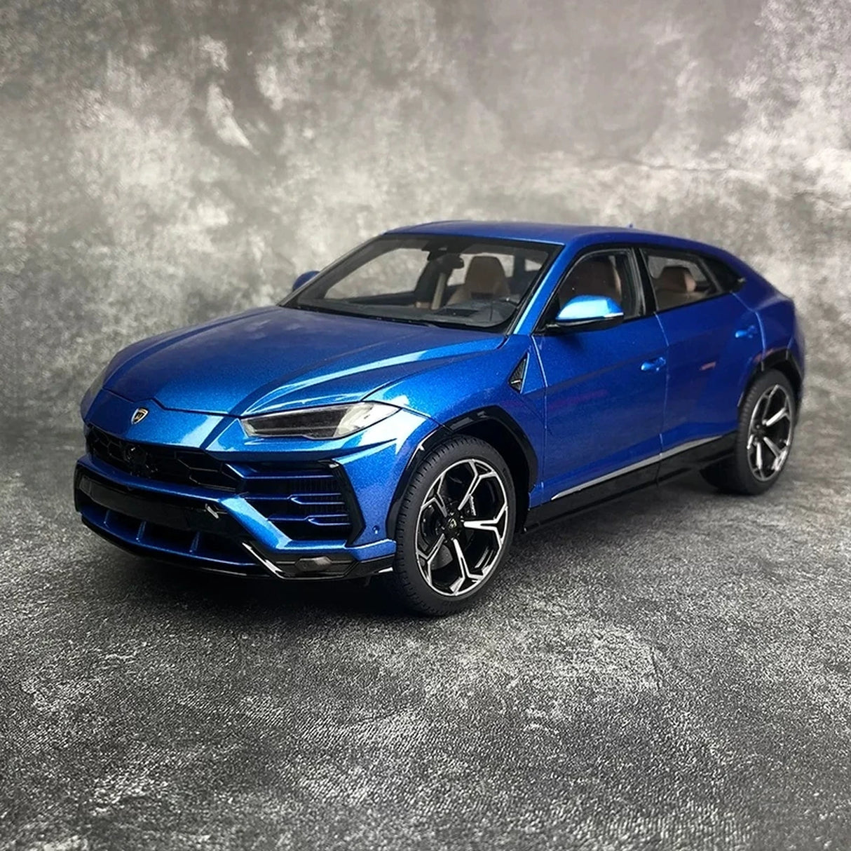AutoArt Lamborghini 2018 Urus بلو 1:18 – نموذج معدني قابل للجمع من القالب المصبوب